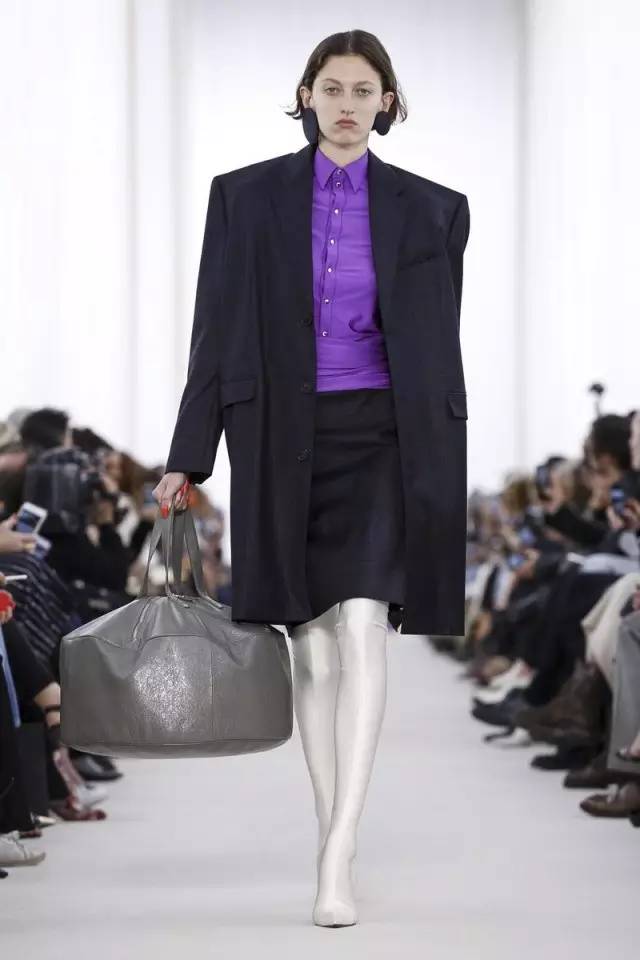 balenciaga真货对比,balenciaga烫钻牛仔真假