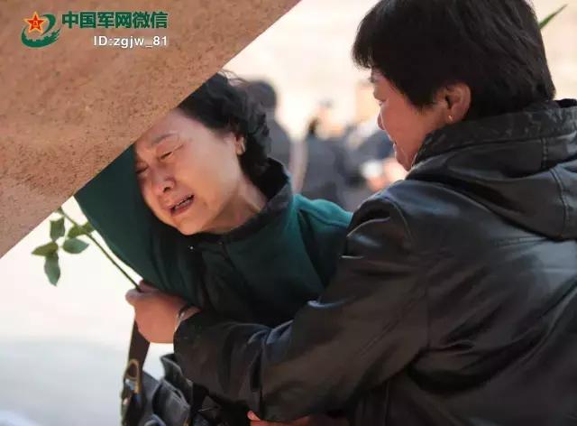 试飞员牺牲女儿追寻父亲,空军试飞员牺牲女儿参军入伍