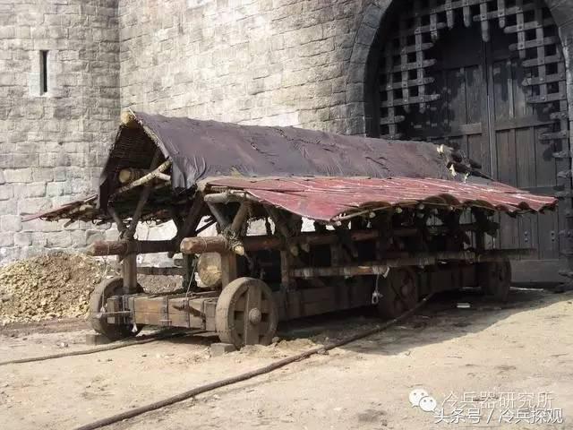 攻城中最常见的还是攻城锤,最常用的攻城机械
