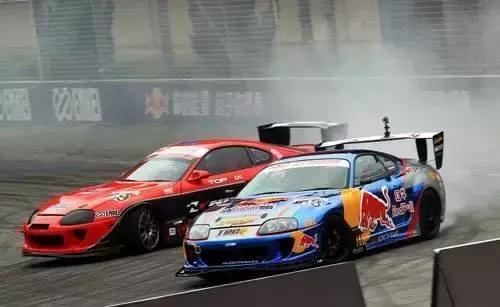 你们都是来看赛车，我来看的是会移动的几个亿！