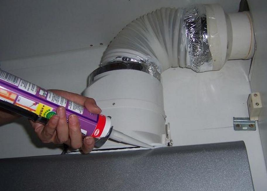 老公不过在厨房装了块东西再也没油烟，邻居竟天天跑来问秘诀！