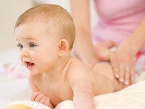 新生儿睡觉时拉屎要不要换尿不湿,宝宝红屁股怎么办崔玉涛