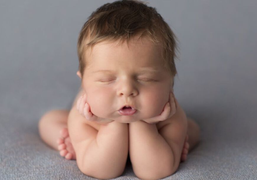 宝宝过敏性湿疹反复发作怎么治,宝宝过敏性湿疹怎么办