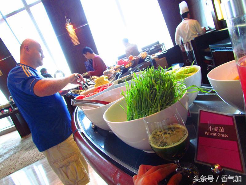 早餐多样化餐厅,77层高空餐厅