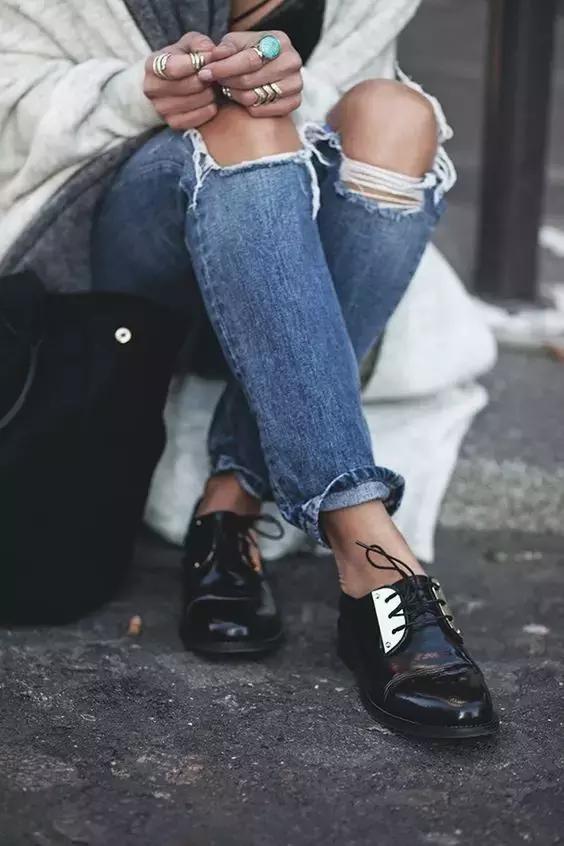 下雨天穿什么鞋子能防水,下雨穿什么防水鞋套好看