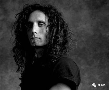 他家的银饰比金贵，却总有人想要挂几斤