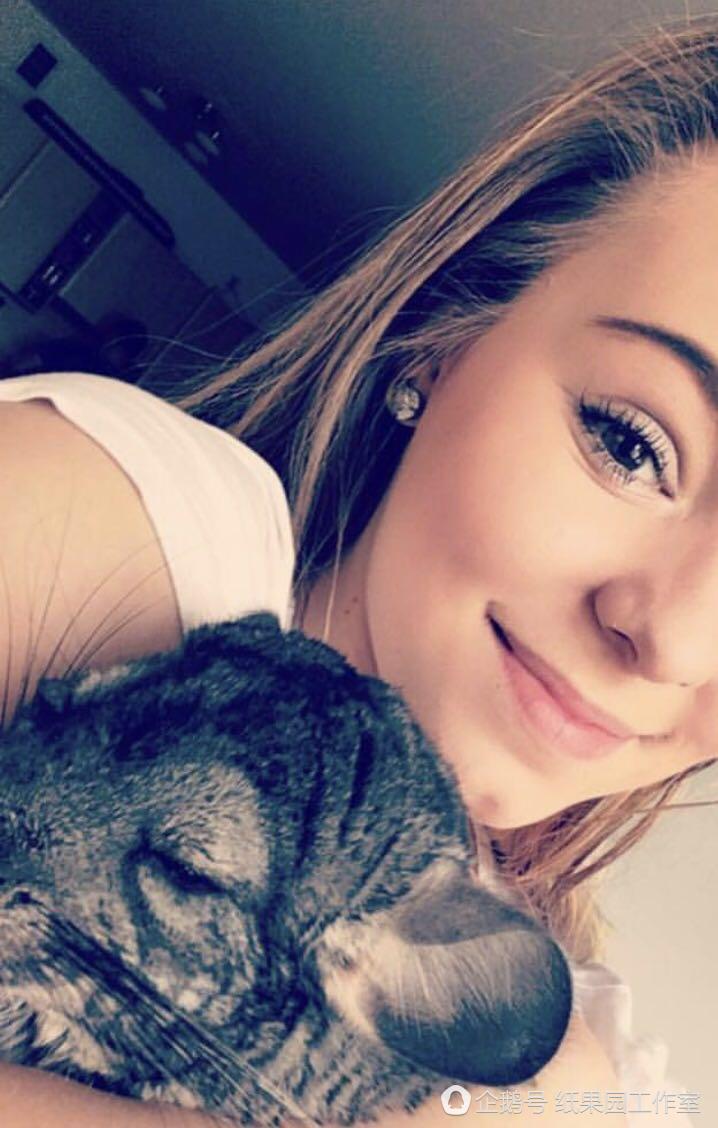 波兰女神爱龙猫，也是文艺女青年