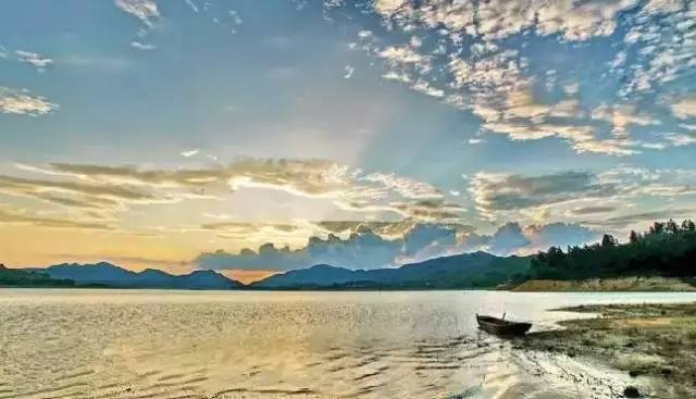 太壮观!清远这个群山萦绕的天湖惊现百米大瀑布,你竟然不知道?