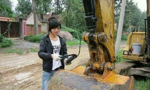 挖机工资按小时还是按天,挖机工资为何那么高