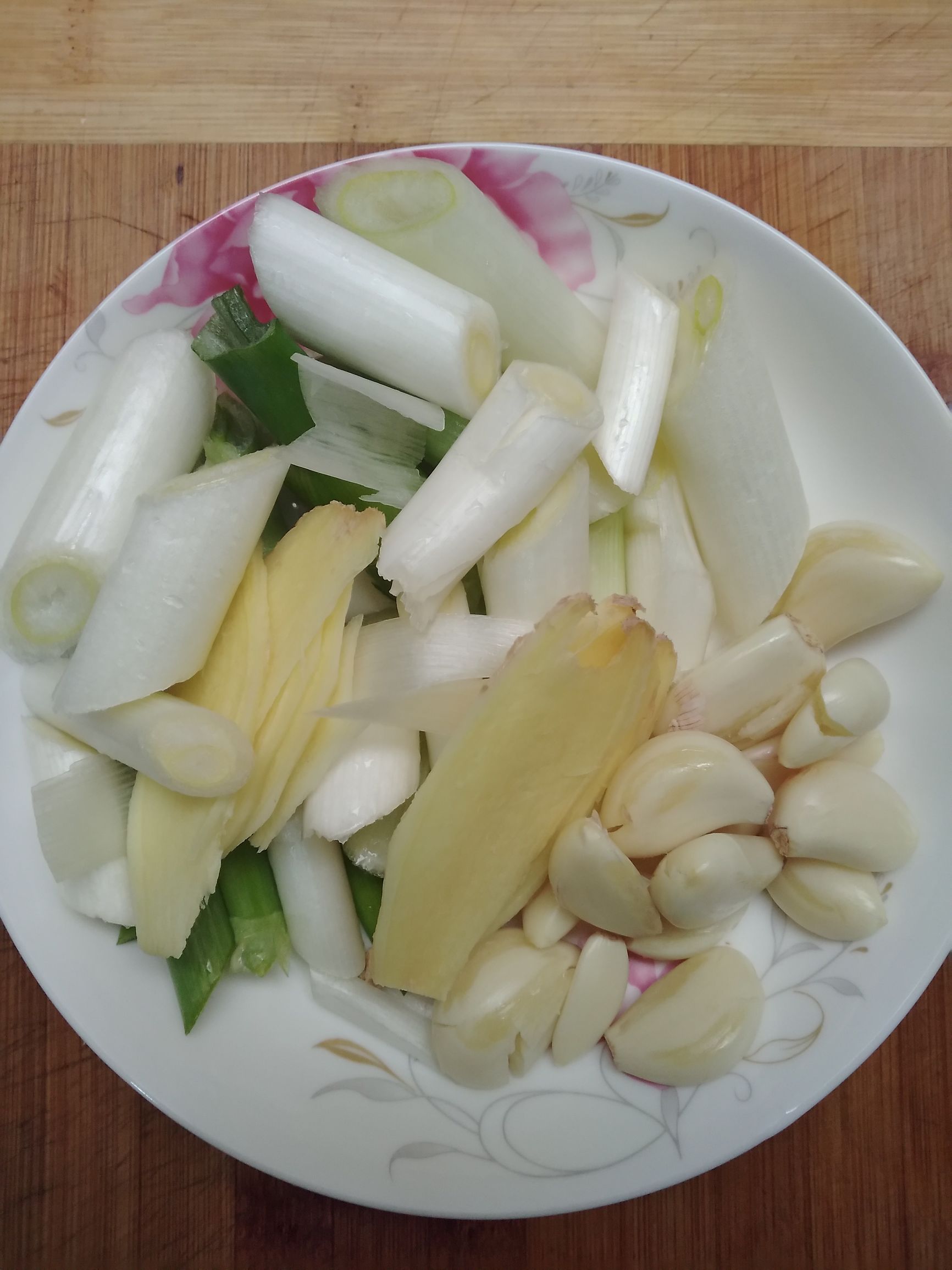 腊排骨火锅正宗做法,排骨火锅的家常做法