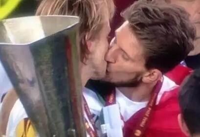 足球场上的各种阵型详解,足球场上断腿排行