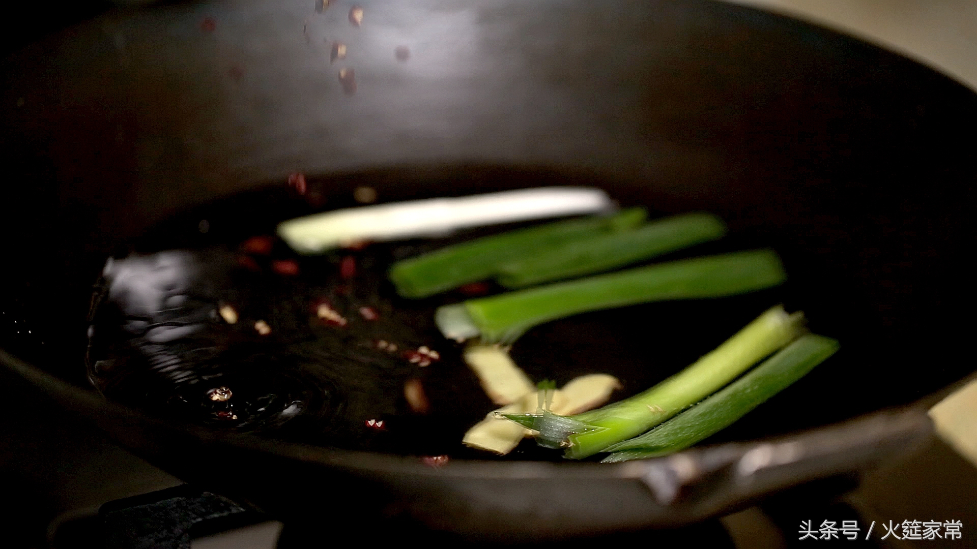 洗肥肠放什么东西洗得最干净,半成品肥肠怎么洗最快最干净