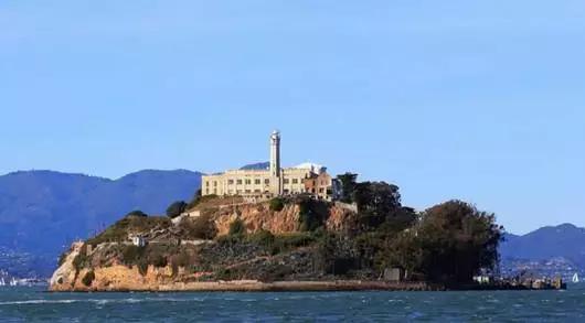 电影一座神奇的监狱,一个监狱在一个岛上电影