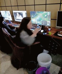 读着这句话我仿佛听到了什么,当微风吹过我仿佛听到了呢喃细语