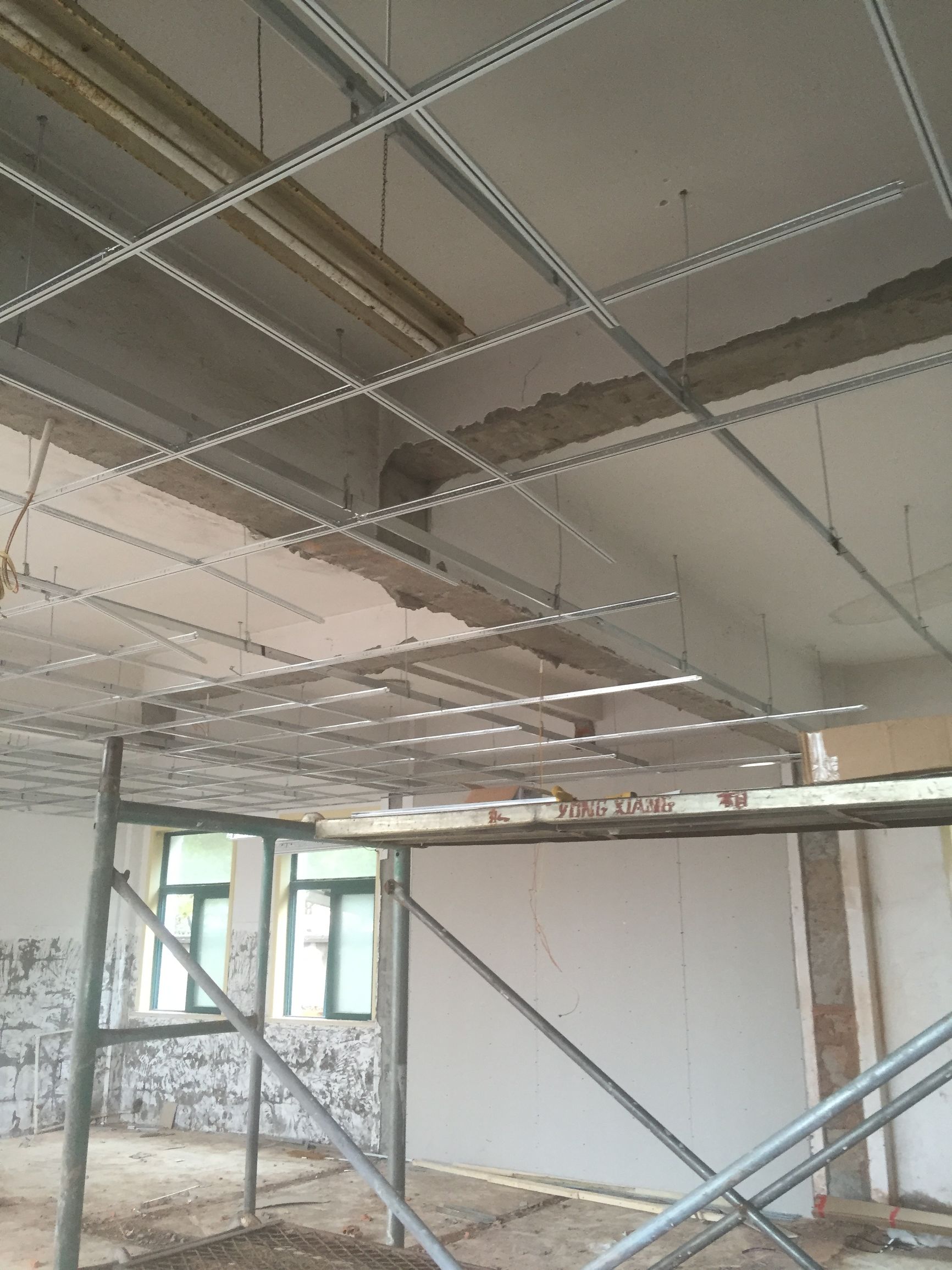 简单吊顶一般几天完成,地面170平方吊顶工费多少钱