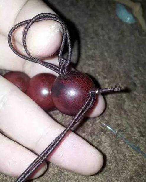 怎样穿手串三通佛头,手串佛头怎么穿小妙招