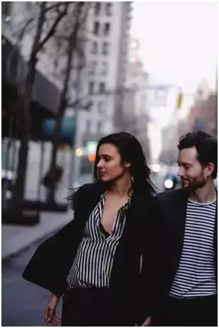 「明星情侣款」走到哪都是“甜蜜发射器”