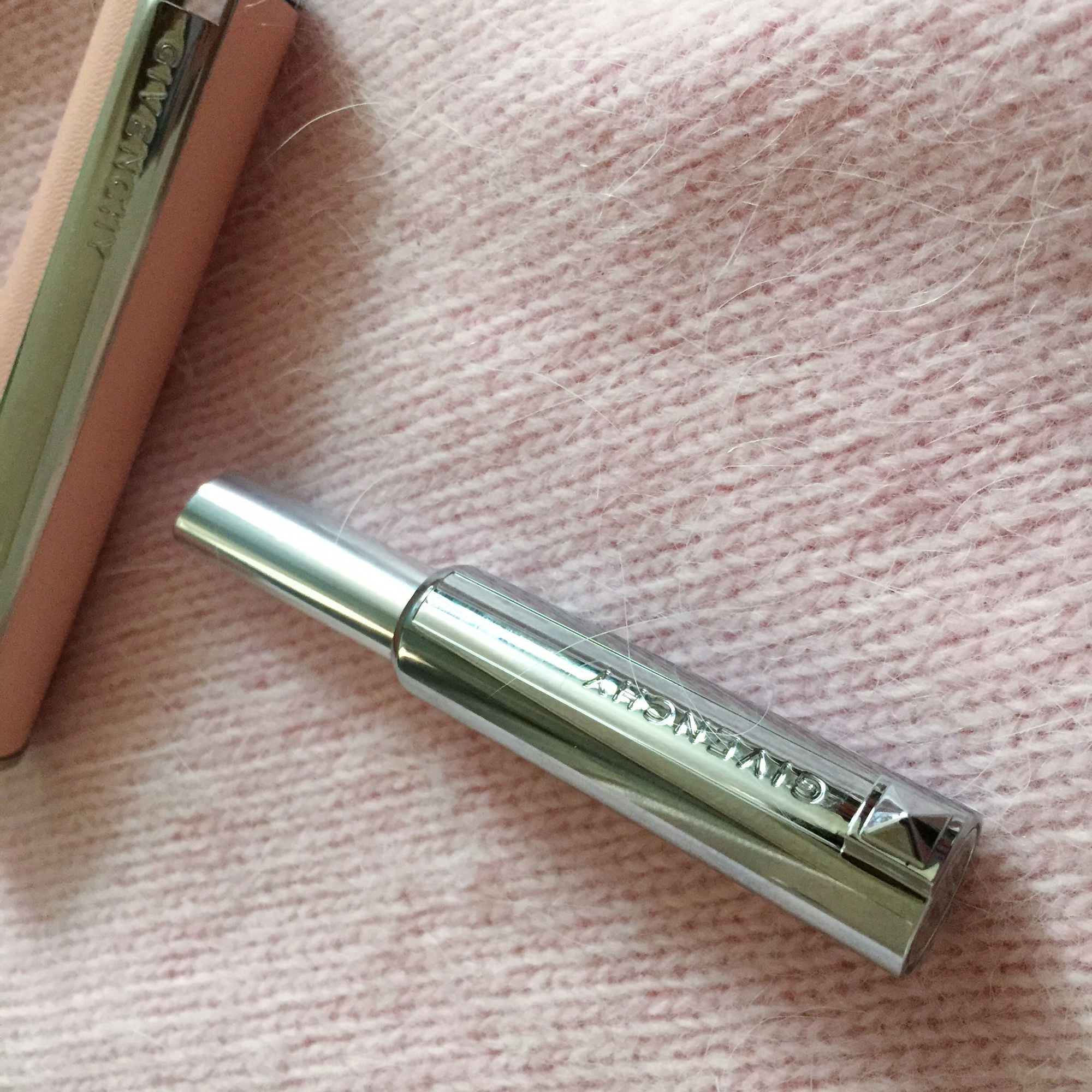 纪梵希粉色小羊皮304唇膏,纪梵希小羊皮润唇膏试色