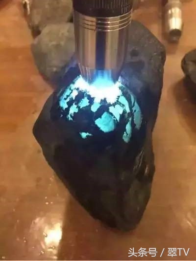 淘宝直播开窗翡翠赌石,房山翡翠赌石开窗色料