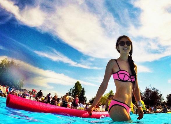 自己一个人拍照怎样摆pose才好看,学会这十个pose怎么拍照都好看