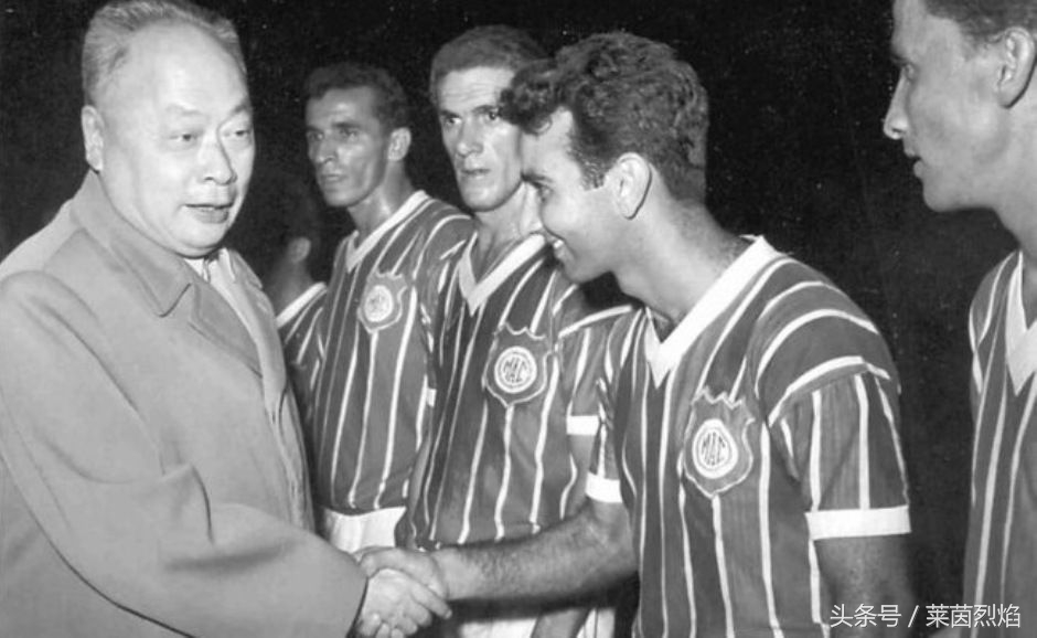 世界唯一把五星红旗做成球衣的足球队老板这样的球队请来一打