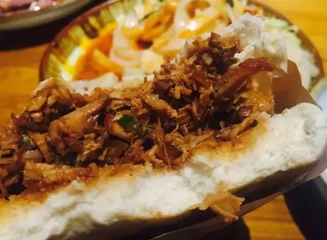 表说偶们不够洋气！但好吃呀！撸起袖子吃中华百年历史的汉堡！