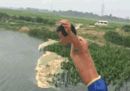 读着这句话我仿佛听到了什么,当微风吹过我仿佛听到了呢喃细语