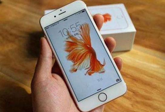 外国小伙在华强北买零件组装手机,拆封一台华强北iphone6