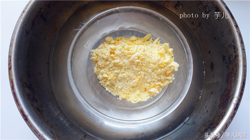 芒果慕斯星空淋面,芒果葡萄淋面慕斯蛋糕做法