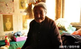 跛脚儿子背病母求医，善念救下伤犬，得到治好腿疾机会竟这样选择