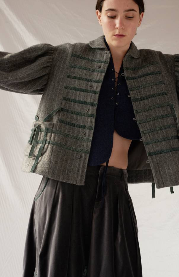 二姨谈时尚｜RenliSu：伦敦升起中国星，米色绿色蓝色