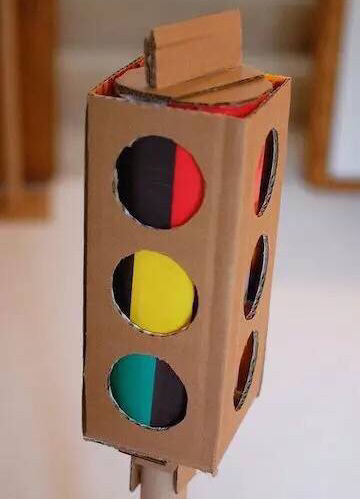 废纸箱做儿童玩具,废纸箱做可爱的宝宝