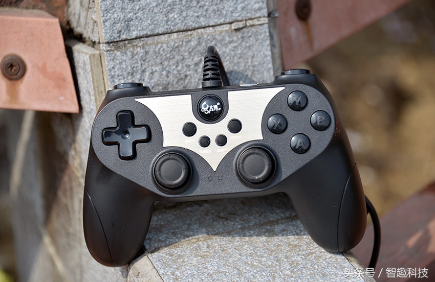 用手感受声音的振动,用手感受生活的律动