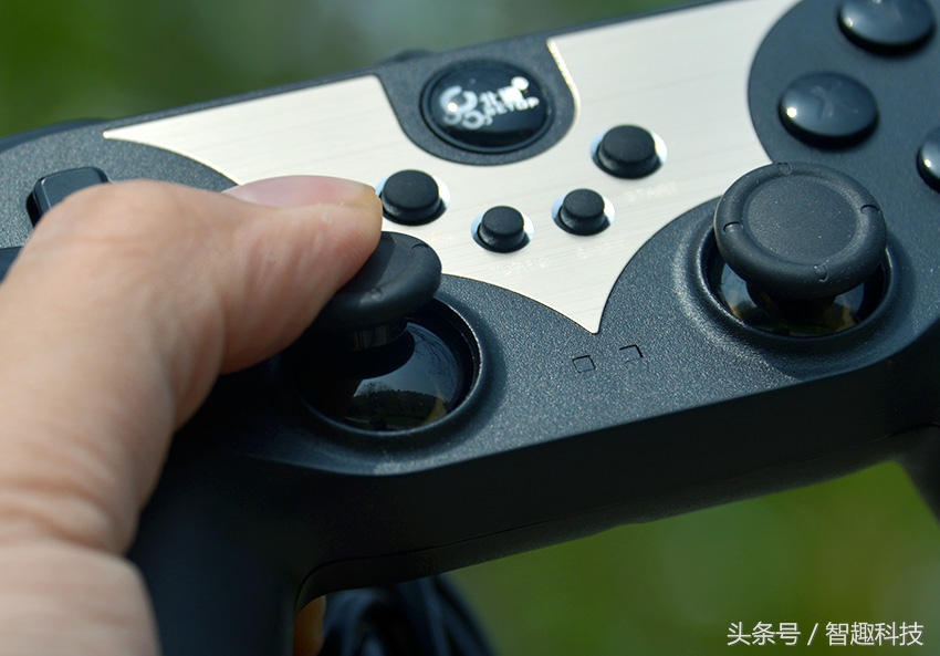 用手感受声音的振动,用手感受生活的律动