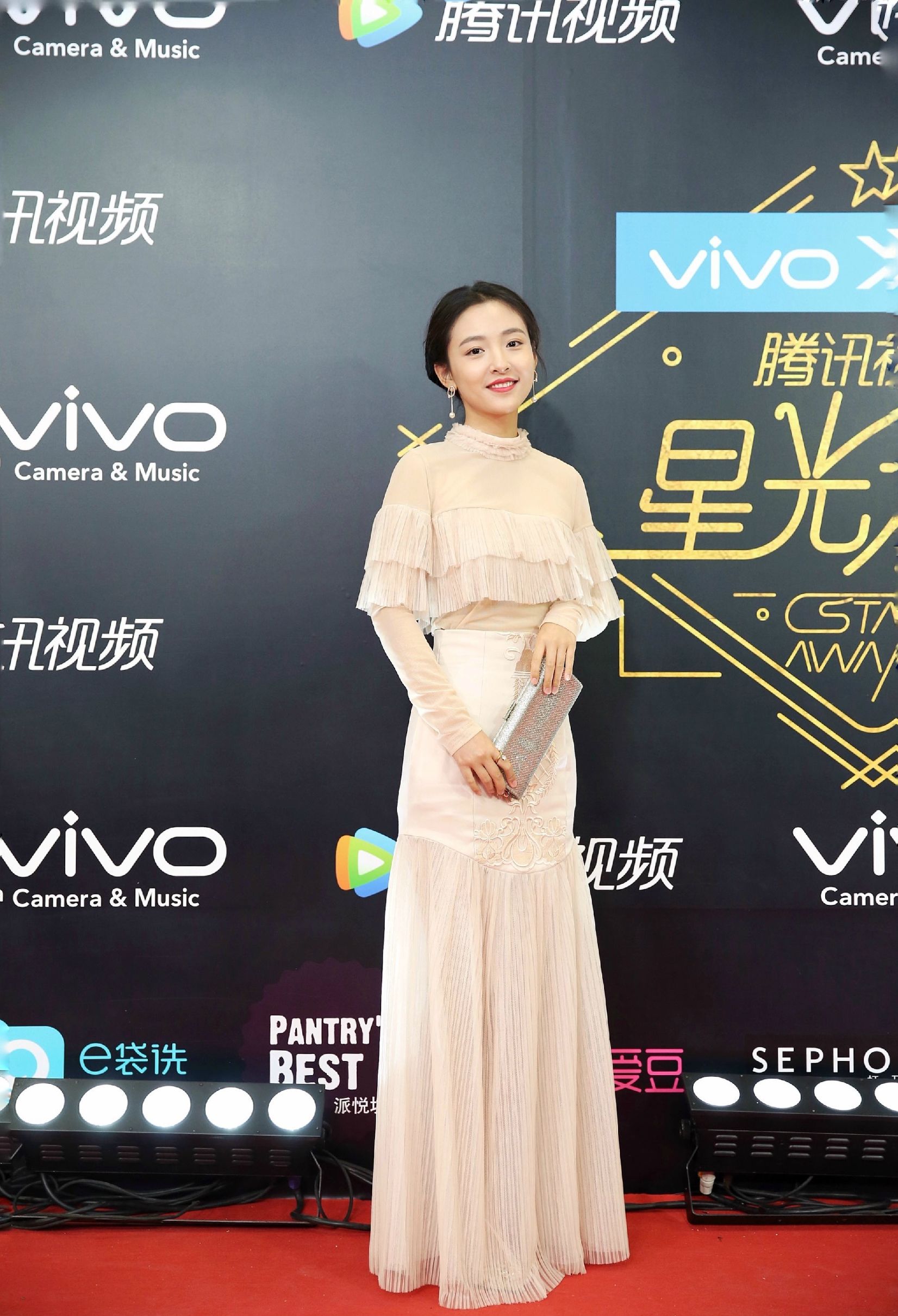 古力娜扎吴倩,吴倩和古力娜扎谁更漂亮