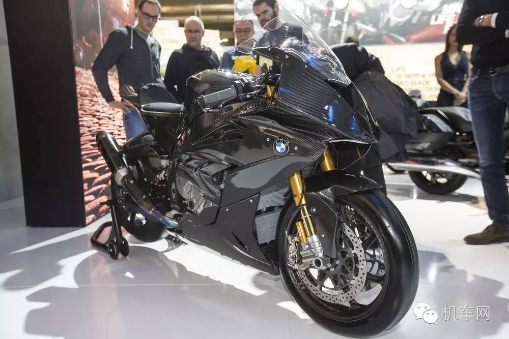 碳纤维BMWHP4，预计会在上海车展亮相