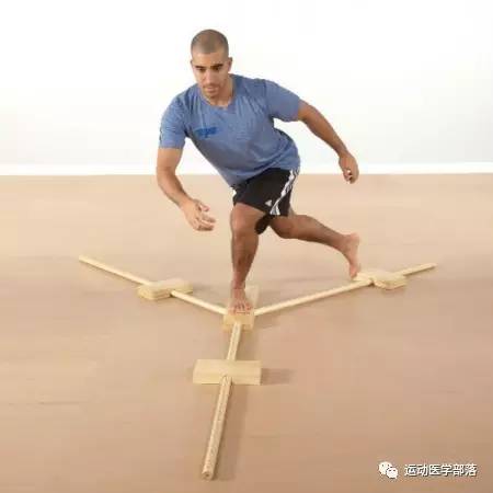 崴脚了四个多月反复不好,崴脚反复扭伤中医怎么治