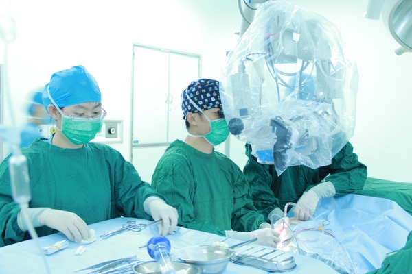 运动导致腰椎间盘突出不治会好吗,腰椎间盘突出向内突怎么回事