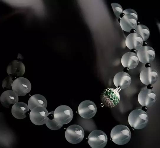 翡翠项链串珠辨真假,翡翠圆珠形项链怎么介绍