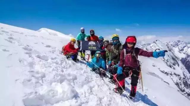 年轻人就该有一腔热血,年轻人就要做点正能量的事情