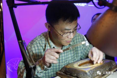 老凤祥迪士尼米奇手镯,老凤祥黄金手镯有云朵