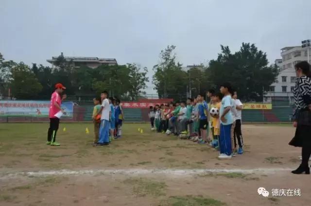 小孩学踢足球视频,小朋友学踢足球视频