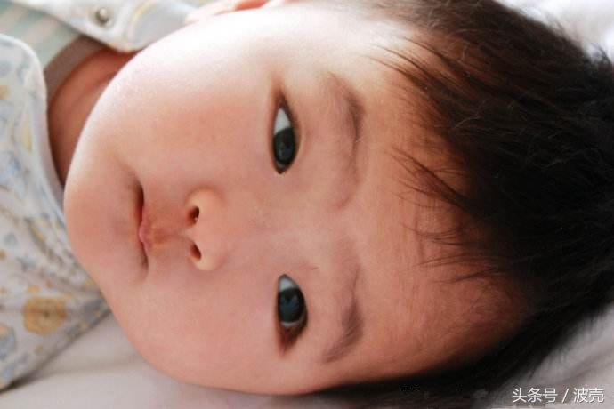 宝宝哭时囟门会凸起来，这正常吗？