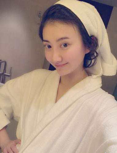 佟丽娅和董璇合照穿的小香风,佟丽娅和董璇撞衫