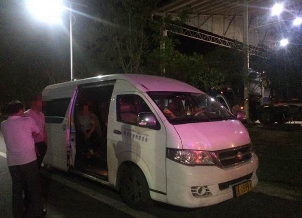 思小大队在“三非”专项整治行动中连续查获两辆非法营运机动车