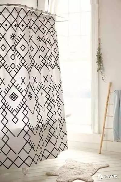 自从卫生间有了浴帘,浴帘太轻了洗澡怎么处理