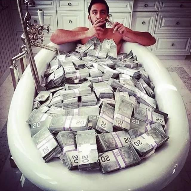 别以为开豪车是有钱人,别以为开法拉利的才是有钱人