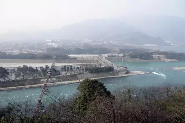 陪你在成都的街头走一走,和我到成都的街头走一走的歌名