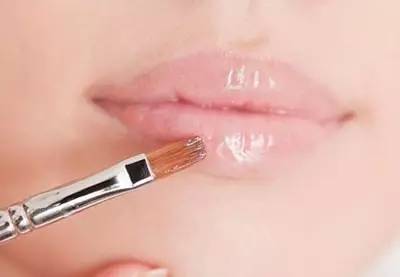 唇纹深要如何改善正常的唇纹图片,别让唇纹和唇色出卖了你的年龄