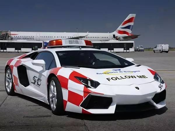 意大利人民城会玩，*博兰**基尼当机场地勤车